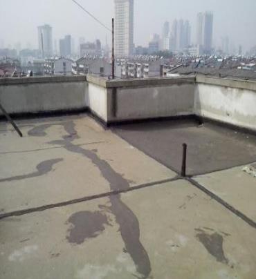 自贡市漏水维修 楼顶漏水是什么原因，楼顶漏水维修方法是什么?